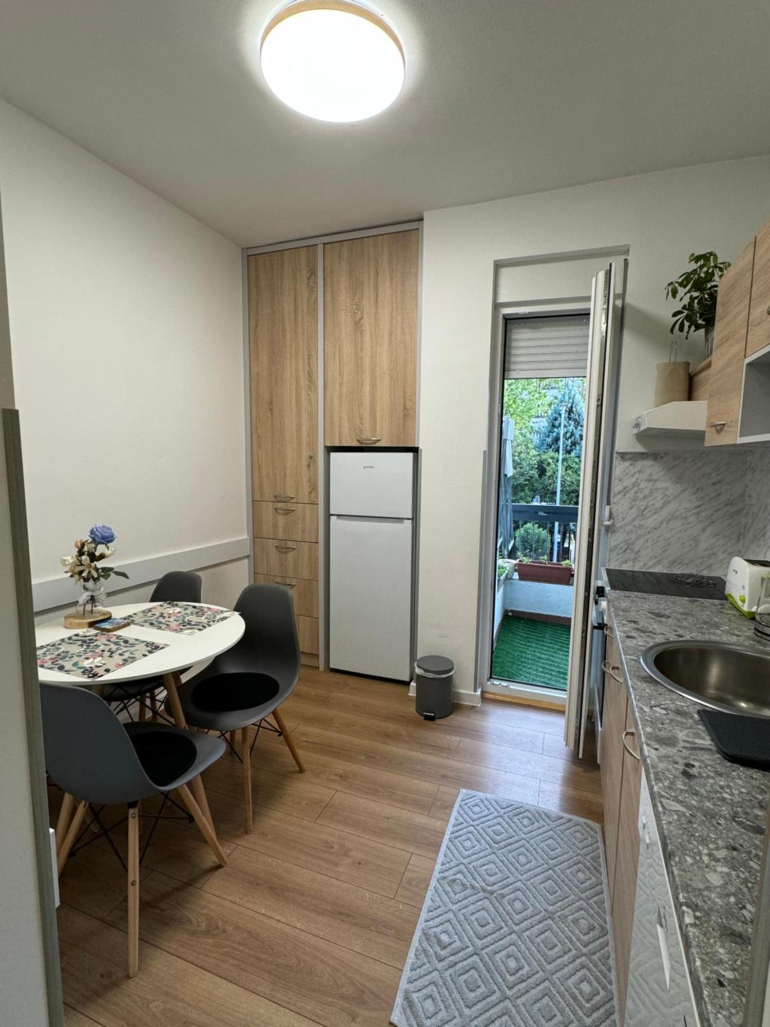 Eleven Appartement Podgorica Buitenkant foto